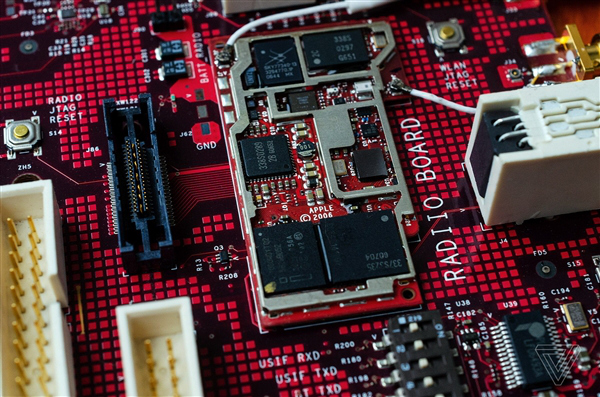 乔布斯打造!初代 iPhone 原型机曝光(图6) 乔布斯打造!初代 iPhone 原型机曝光(图6)